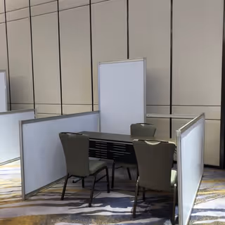 ผลงานบูธพาร์ทิชั่น หจก.ทูบี เรนทอล - 1